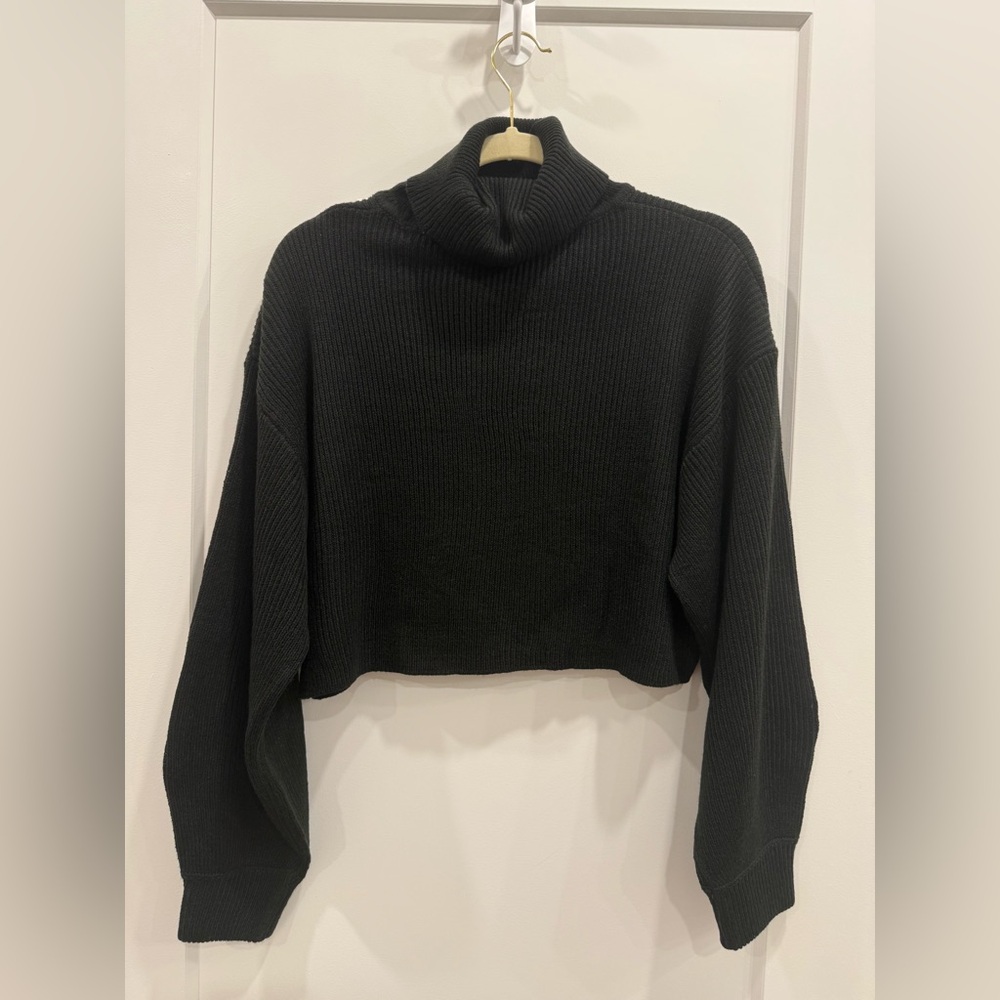 H&M Black Cropped Ribbed Turtleneck Sweater β Size Medium β NWT